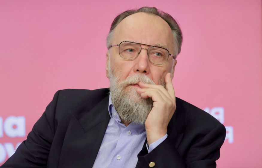 Дугин выдал: Трамп видит Россию только в кандалах вассала. Пора ставить на место наглеца? Дугин выдал: Трамп видит Россию только в кандалах вассала. Пора ставить на место наглеца?