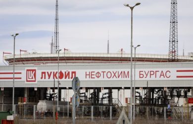 «Лукойл» сливает нефть американцам. Carlyle скупает миллиарды — что ещё отдадим под санкциями?