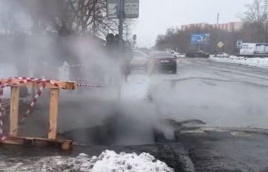 Двое студентов упали в кипяток в Оренбурге. Яма с горячей водой — ожоги, реанимация. Власти знали об аварии месяц