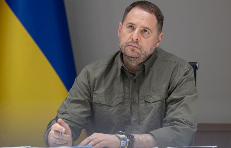 Собирал воду с тел, использовал сатанинские ритуалы. Приближенный Зеленского занимался черной магией Собирал воду с тел, использовал сатанинские ритуалы. Приближенный Зеленского занимался черной магией