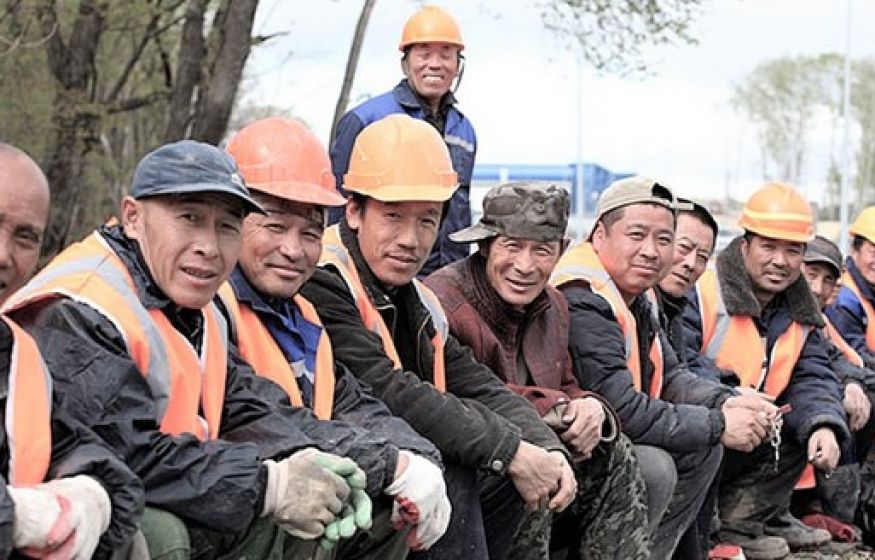 Кишлакизации и терактов мало. Главный лобист мигрантов хочет упростить въезд гастербайтеров в Россию