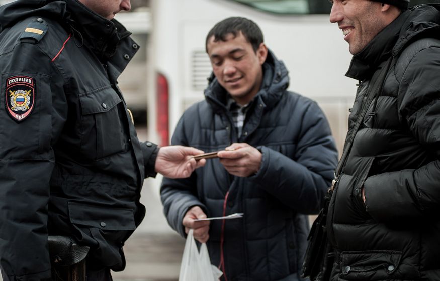 «Запрет этнических диаспор, тотальная проверка всех и принудительные работы»: радикальный план из Госдумы по мигрантам 
