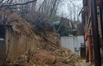 ЖК в Сочи на грани КАТАСТРОФЫ. Оползень подползает к домам — эвакуации не будет?!