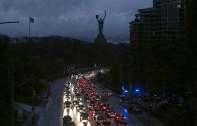 Киев в темноте и холоде: жители перекрывают улицы — 6°C в квартирах и 16 часов без света