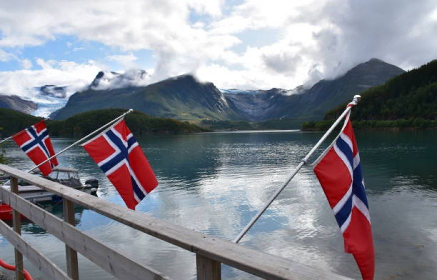 Генерал Норвегии ищет канал связи с РФ