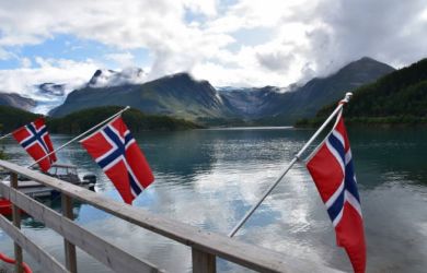 Генерал Норвегии ищет канал связи с РФ