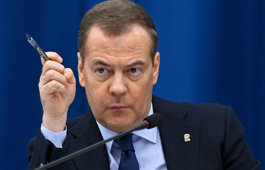 Зеленский снова дерзит. Медведев лично ответил ему. Такого ещё не было