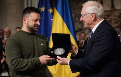 Зеленскому дали нацистскую премию. Киев празднует — Россия в шоке от наглости
