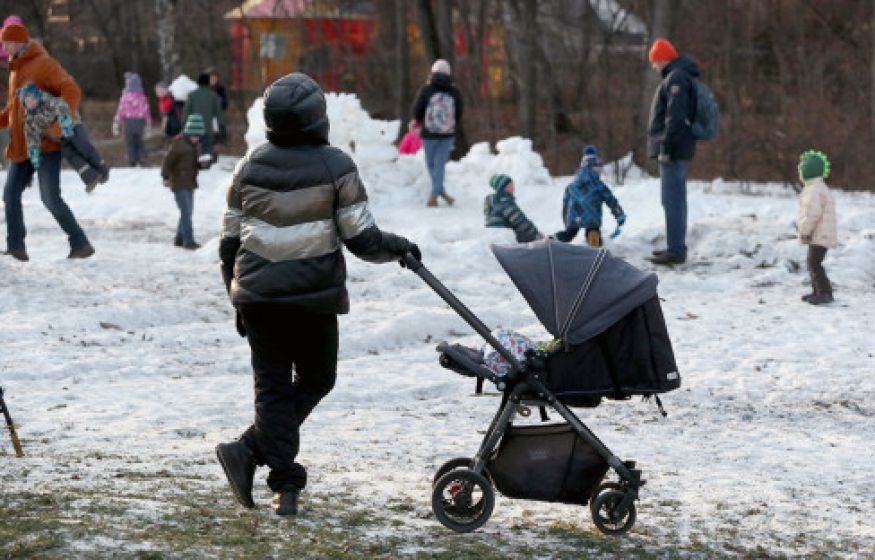 «Наши пособия — позор для страны. Люди стали родителями, государство обязано помочь. Деньги найдём у олигархов»: депутат