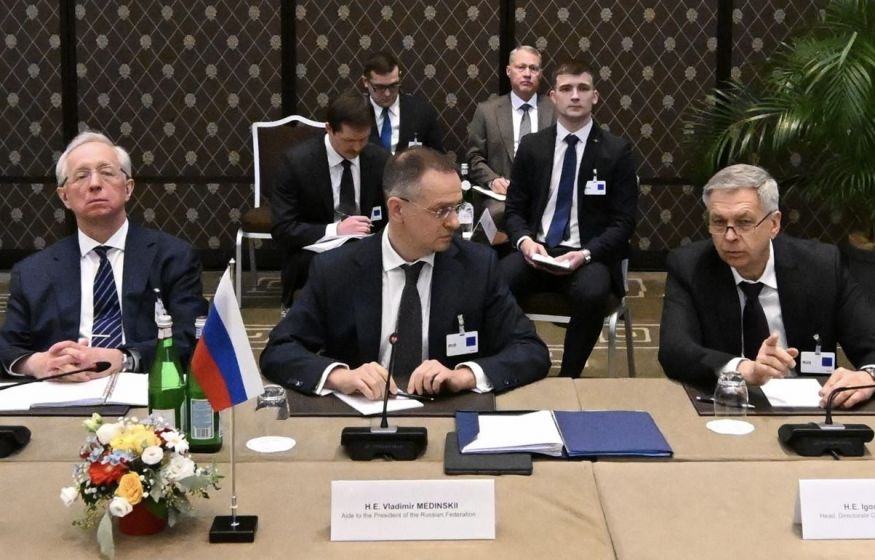 Сговорились на русском: Почему делегация Киева отказалась от мовы на переговорах