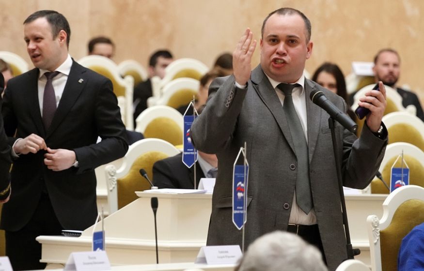 «Порядок вернулся в Питер»: Запрет мигрантам на курьеров и такси творит чудеса — магазины следующие?