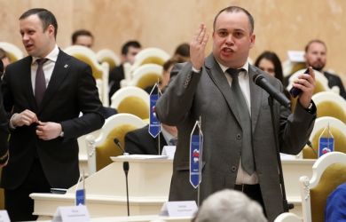 «Порядок вернулся в Питер»: Запрет мигрантам на курьеров и такси творит чудеса — магазины следующие?