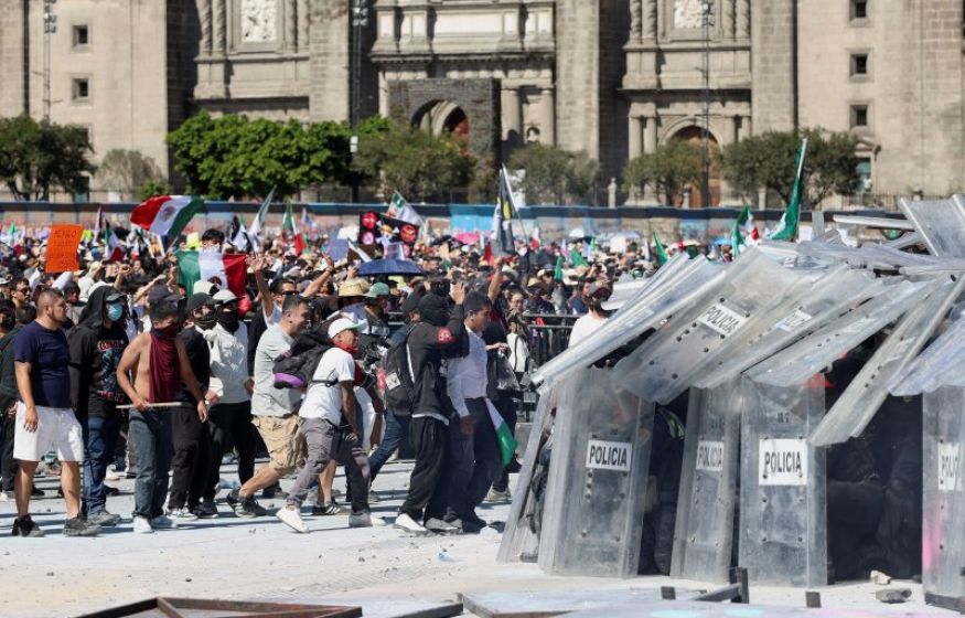 «Мексика в огне: звон в ушах и хаос после убийства Эль Менчо» Трамп начал войну с картелями