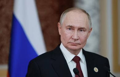 Путин поздравил защитников Родины и пообещал усиление обороноспособности России