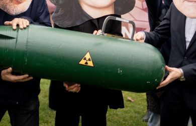 СВР: Лондон и Париж тайно дадут Киеву атомку. Французы и британцы готовят ядерный хаос?