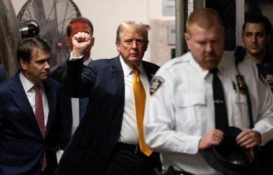 Трамп провалил операцию? Шпионский скандал вскрыт: Голландский дипломат бросил чемодан со Starlink в Иране.