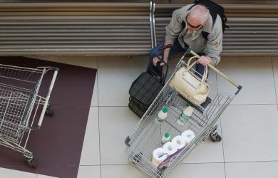 «Нищенские пенсии. Много ли пенсионеров в Дубай летают?! Бесконтрольный рост цен»: в Госдуме требует экстренных мер