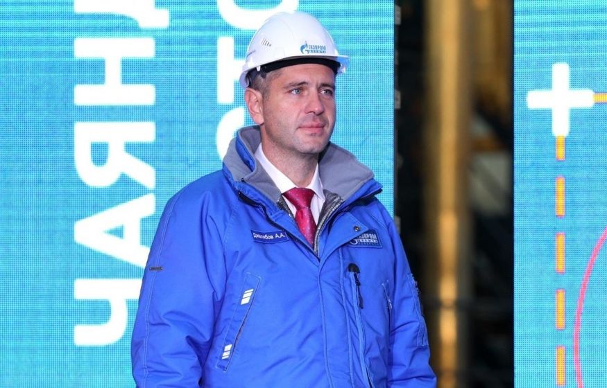 Скандал в Газпром нефти: вице-президент Джалябов с катером и 29 млн взяток. Доставлен в Москву под конвоем Скандал в Газпром нефти: вице-президент Джалябов с катером и 29 млн взяток. Доставлен в Москву под конвоем