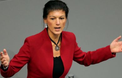 Вагенкнехт в ярости: Германия мёрзнет с пустыми хранилищами, а газ гонит Украине. Безумие Берлина