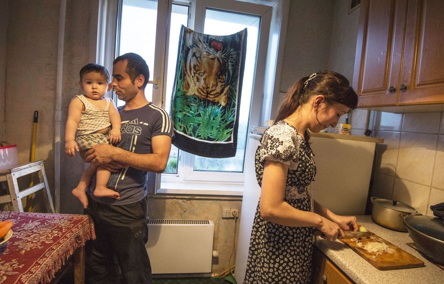 Таджикская диаспора требует больше квартир для мигрантов: «Это дискриминация» – Банишевская возмущена