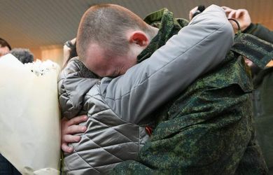 300 героев вернулись из плена? Минобороны обменяло их на 300 наёмников ВСУ – слезы радости в семьях