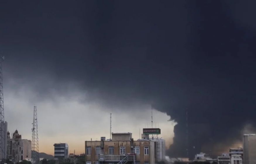 Масштабная экологическая катастрофа. Черная кислотная туча из Ирана движется на Китай. Пострадает ли Россия?