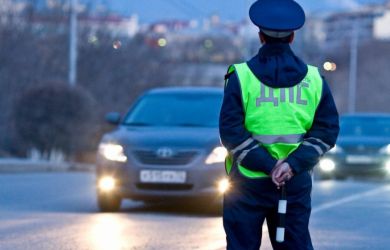 Инспектор ГИБДД сам купил права и экзаменовал других. 32 водителя на дорогах Ямала – хаос?