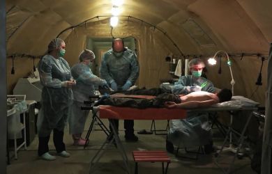 Госпитали стали зоной тишины, но дорога к ним залита кровью