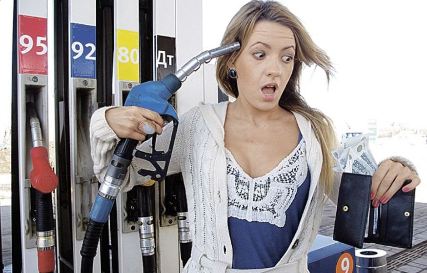 Немцы в шоке: бензин дорожает КАЖДЫЙ ДЕНЬ. Мерц мечется — русская нефть им не достаётся