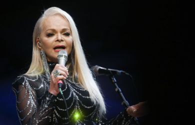 Скандал:Лариса Долина требует 176 МЛН. Обманули певицу на квартиру — гнить 7 лет на зоне?