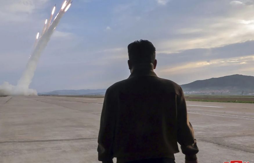 Ким Чен Ын посылает США? Ракеты бьют прицельно — хоть кустарные, хоть старые