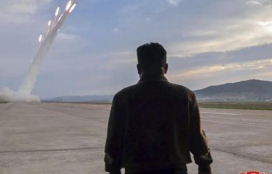 Ким Чен Ын посылает США? Ракеты бьют прицельно — хоть кустарные, хоть старые