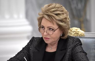 Матвиенко предлагает «порку», но народ ждет трибунала. С казнокрадами разговор будет коротким