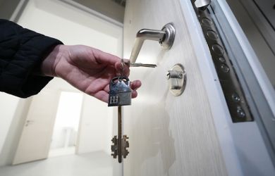 «Ипотека — современное крепостное право. Демографический кризис нарастает»: в Госдуме забили тревогу