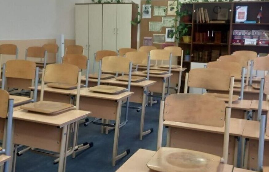 Учительница наставила автомат на школьника на коленях...скандал в Челябинске