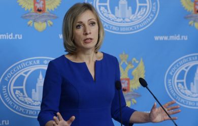 Русский дом под обстрелом коктейлей Молотова. Захарова назвала инцидент в Праге актом агрессии против русского народа