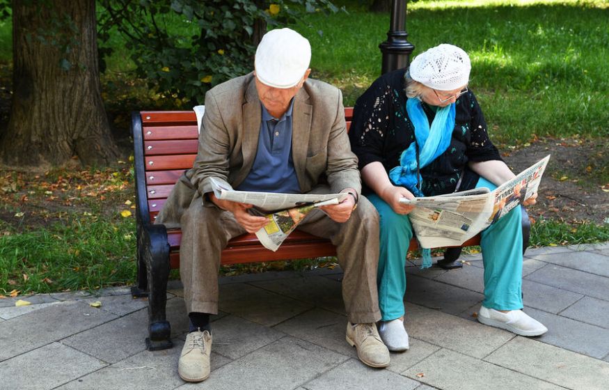 Старики превращаются в тяжёлую обузу? Сенатор предложил закрыть пансионаты и раздать пожилых по чужим домам