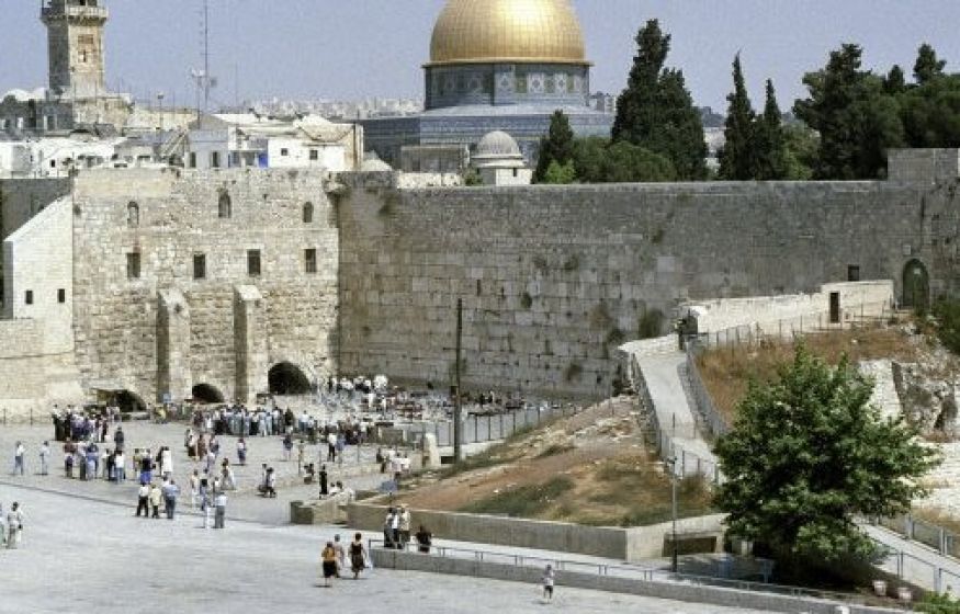 Благодатный огонь без зрителей: Израиль отсекает верующих от главной святыни Благодатный огонь без зрителей: Израиль отсекает верующих от главной святыни