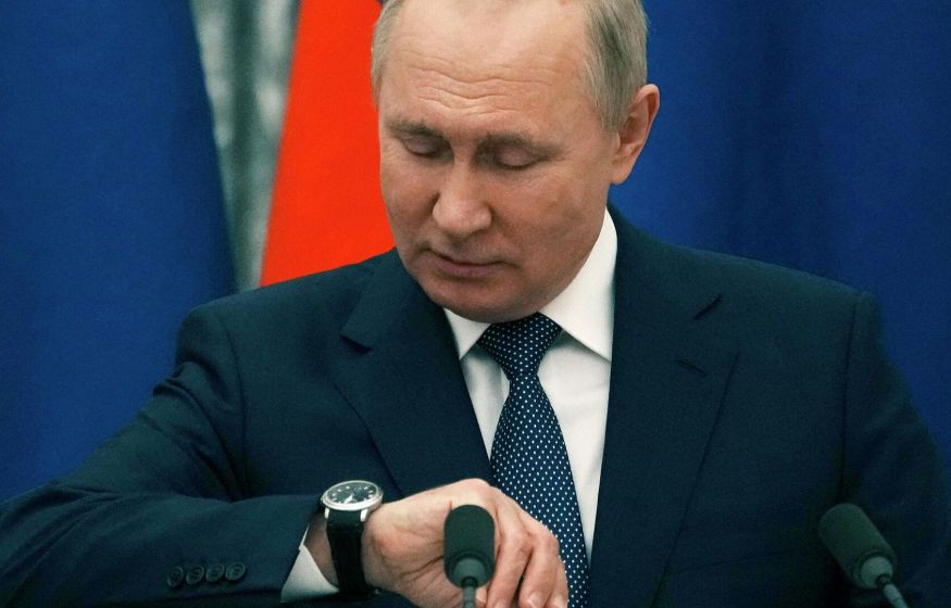 Путин снял часы: что скрывает новый аксессуар президента? Журналист раскрыл неожиданную деталь