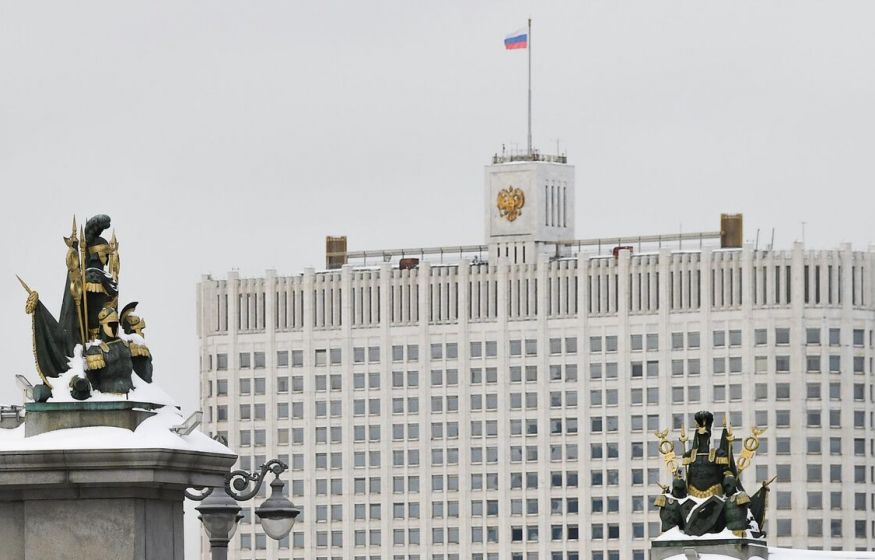 «Стоят на смерть — не пускают»: правительство отказалось запрещать депутатам виллы за границей