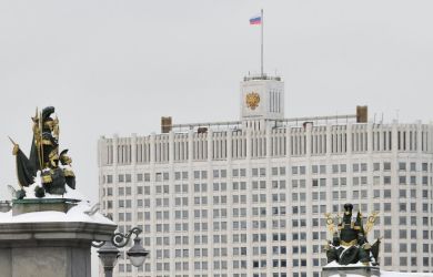 «Стоят на смерть — не пускают»: правительство отказалось запрещать депутатам виллы за границей