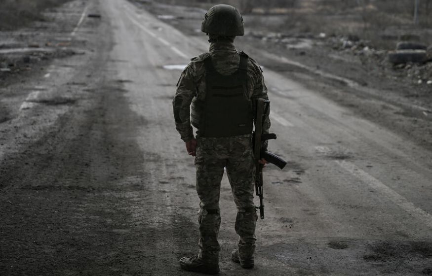 Кому война, кому — навар: пока отец искал сына, неизвестные обчистили карту пропавшего добровольца