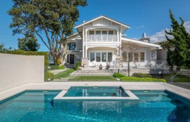 Чиновникам разрешили замки за границей: кто защитил элиту от запрета?