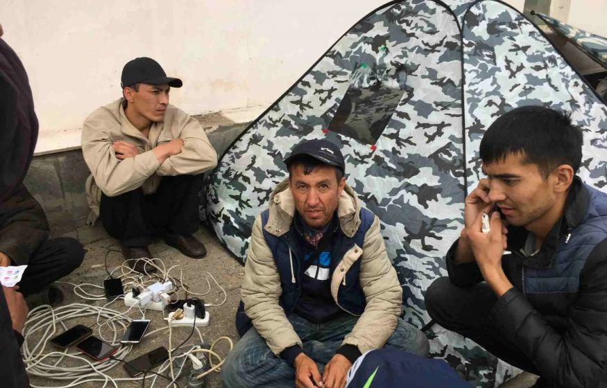 Мигранты с таджикскими симками ловят 4G, а россияне без интернета из-за дронов?! — Zergulio