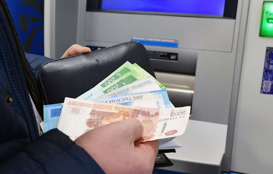 В ЦБ зафиксировали резкий спрос на наличные. Просто интернета не было