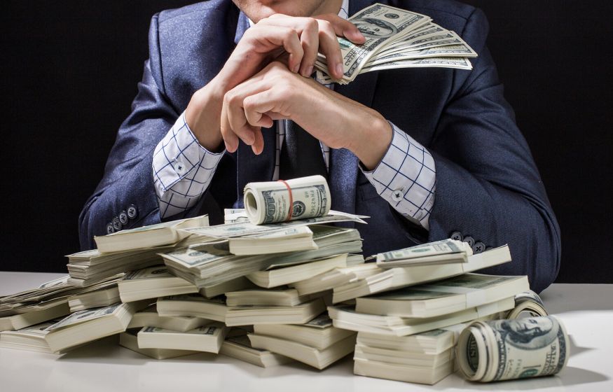 «Пока бойцы сражаются, а народ отдаёт последнее для фронта, олигархи продолжают набивать карманы»: депутат