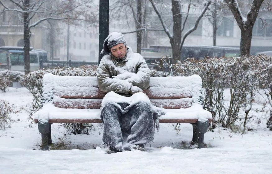 Уснул в -20, проснулся живым: история одного «чуда» на скамейке в Мирном Уснул в -20, проснулся живым: история одного «чуда» на скамейке в Мирном