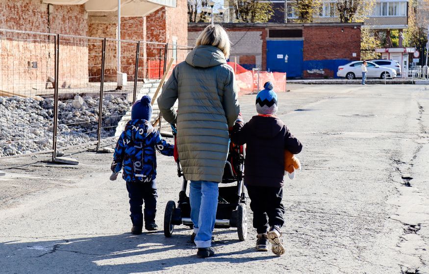 «Госдума на грани абсурда: главное — слово "запретить"»: Эксперт разнёс идею Останиной о запрете рожать без отца
