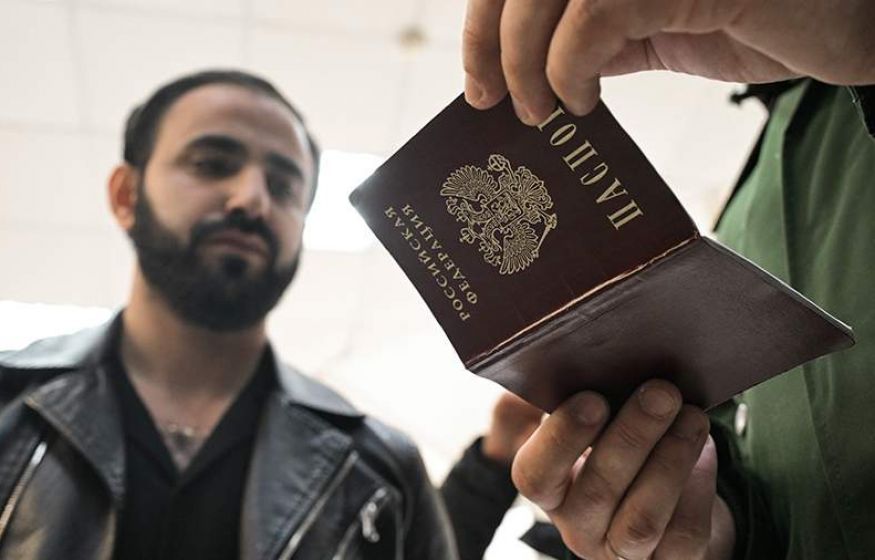 «Эти мигранты не должны становиться гражданами России!»: в Госдуме требуют ужесточить миграционную политику