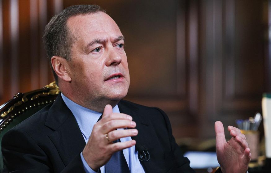 «Лишь "бахнут" по нашим городам — и в ответ получат выжженную землю»: Медведев развеял мифы